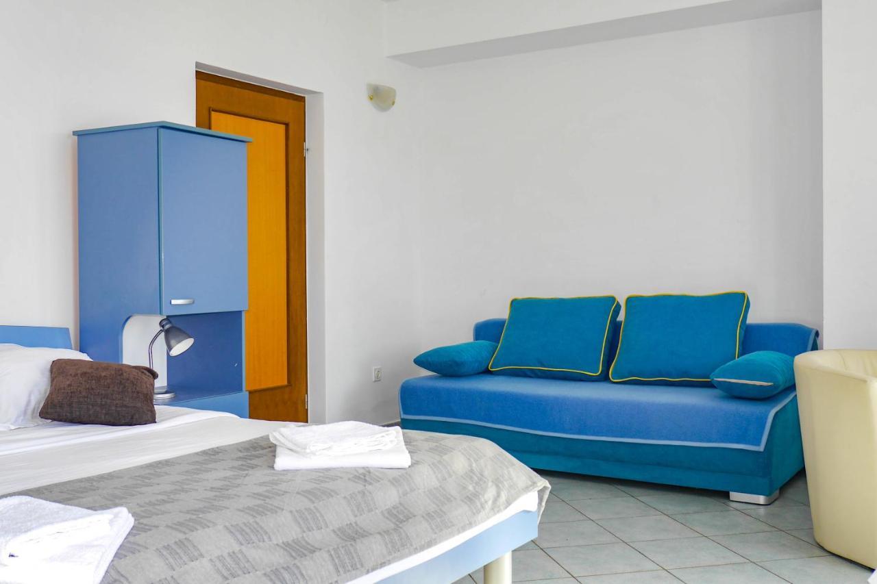 Apartments Beach Dugi Rat Exterior photo