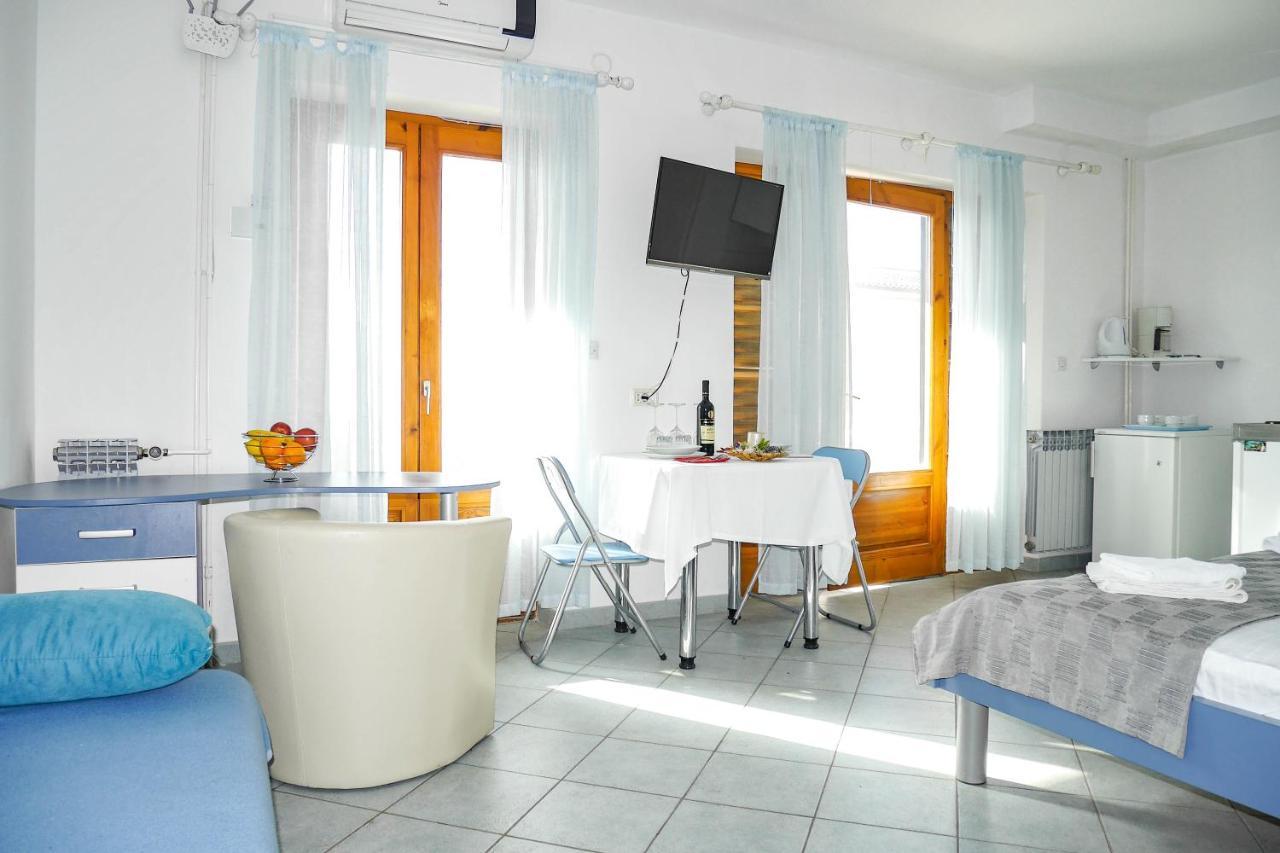 Apartments Beach Dugi Rat Exterior photo