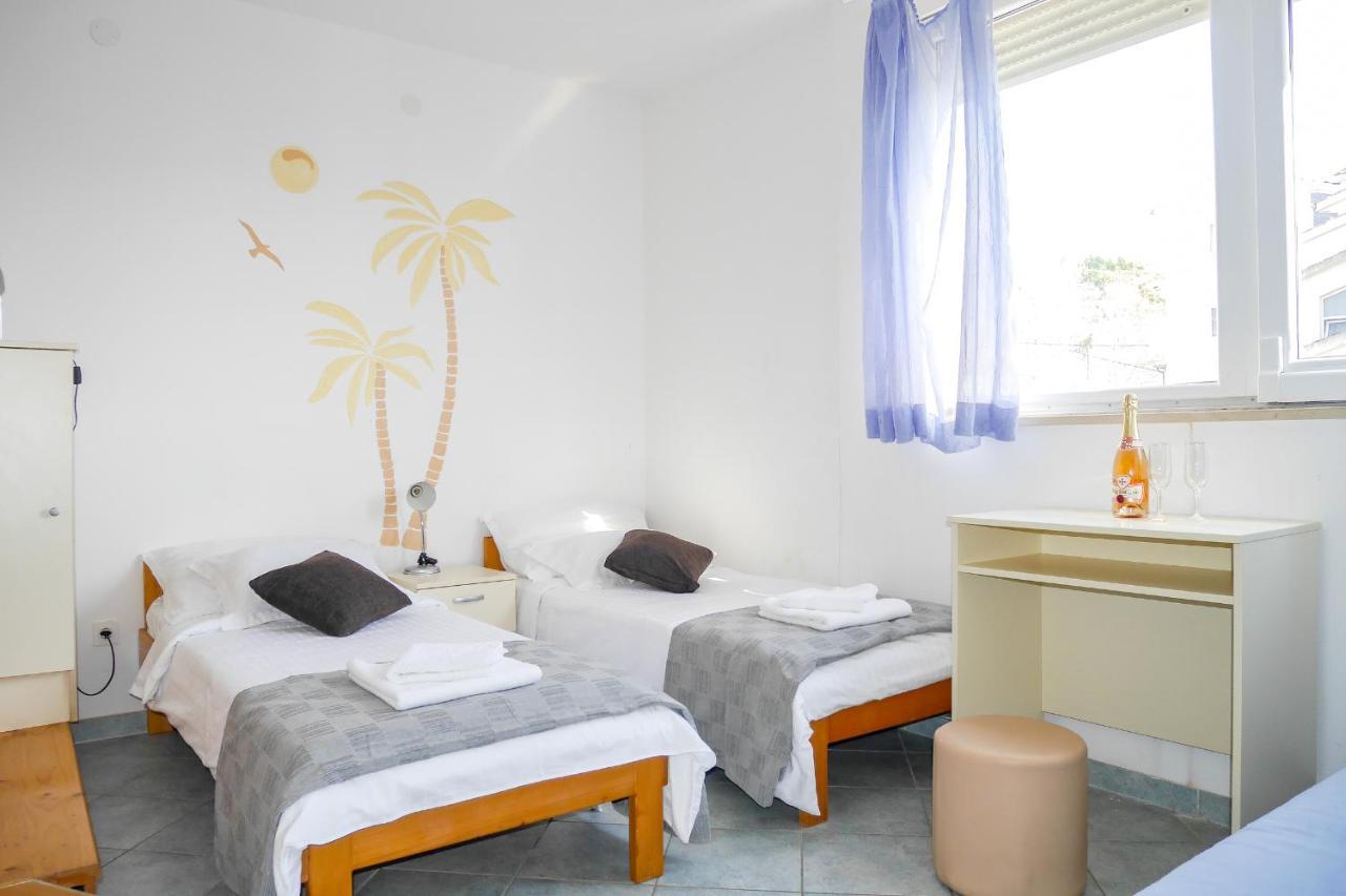 Apartments Beach Dugi Rat Exterior photo