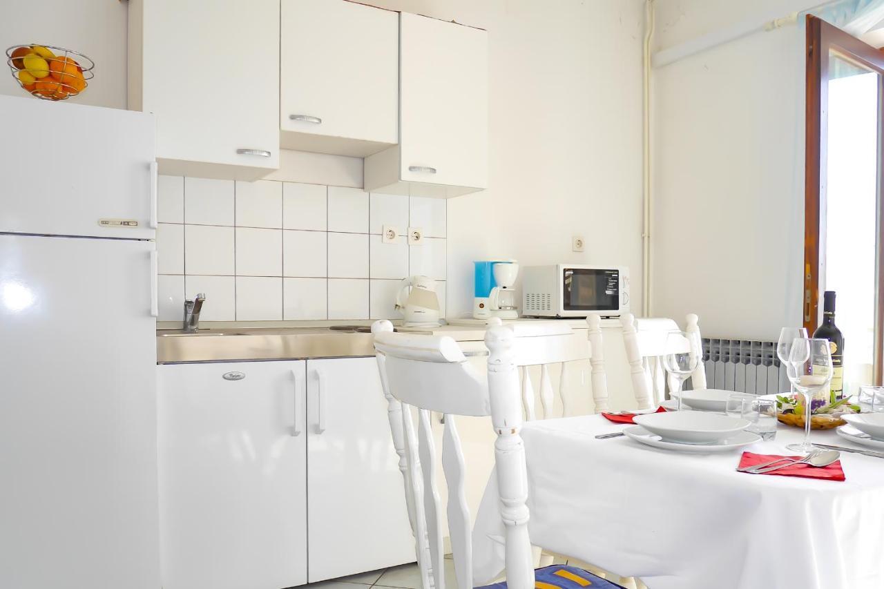 Apartments Beach Dugi Rat Exterior photo