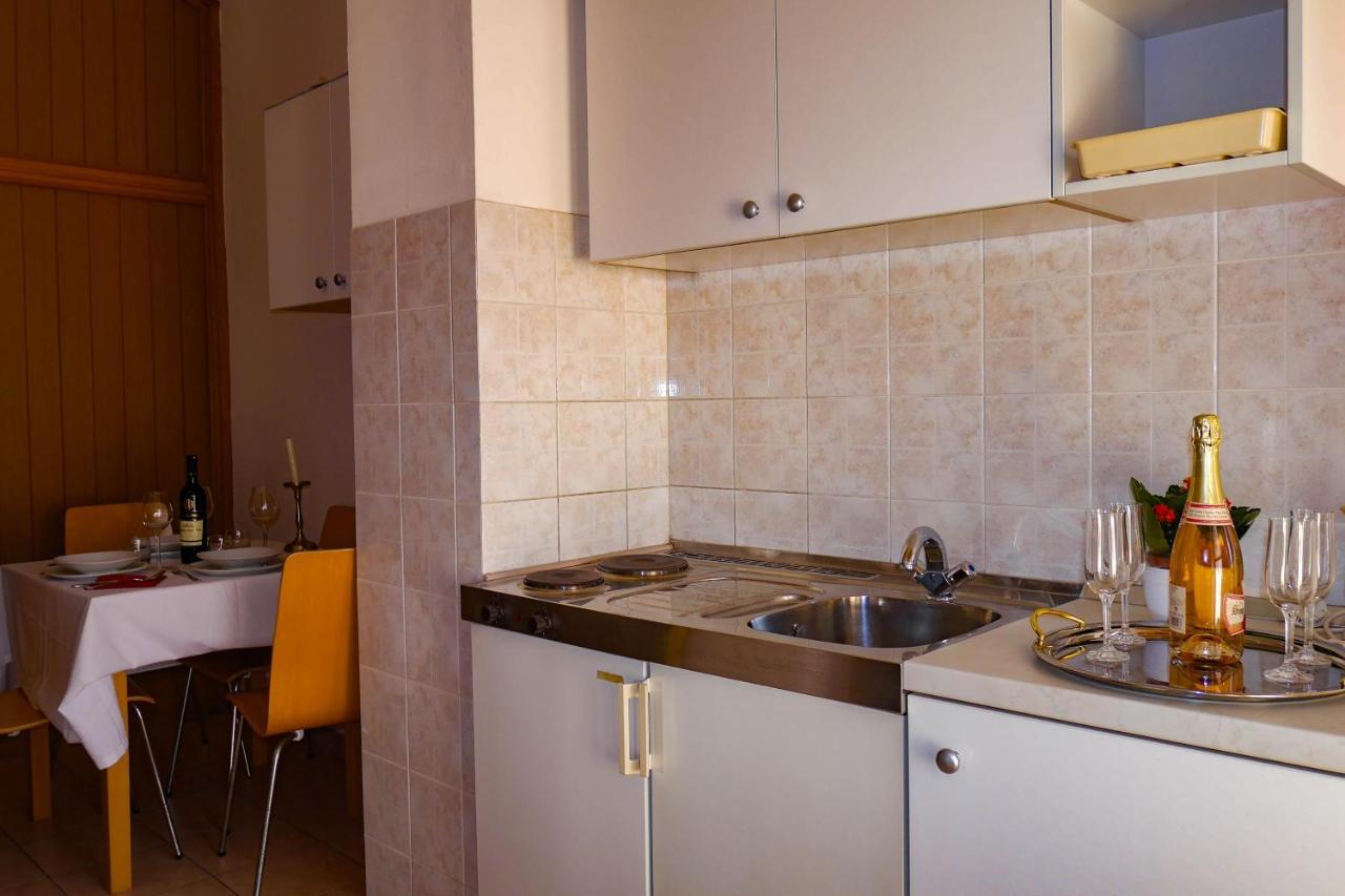 Apartments Beach Dugi Rat Exterior photo