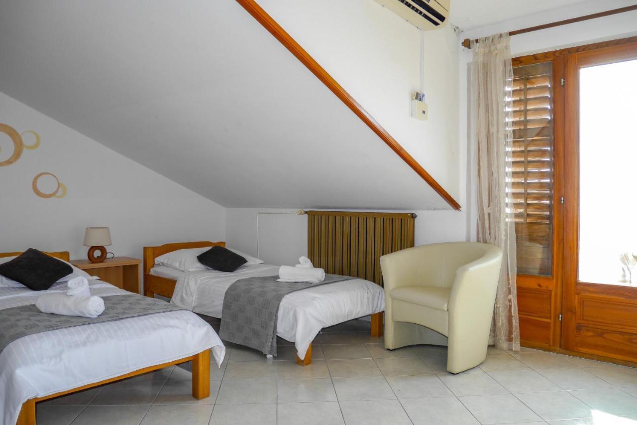 Apartments Beach Dugi Rat Exterior photo