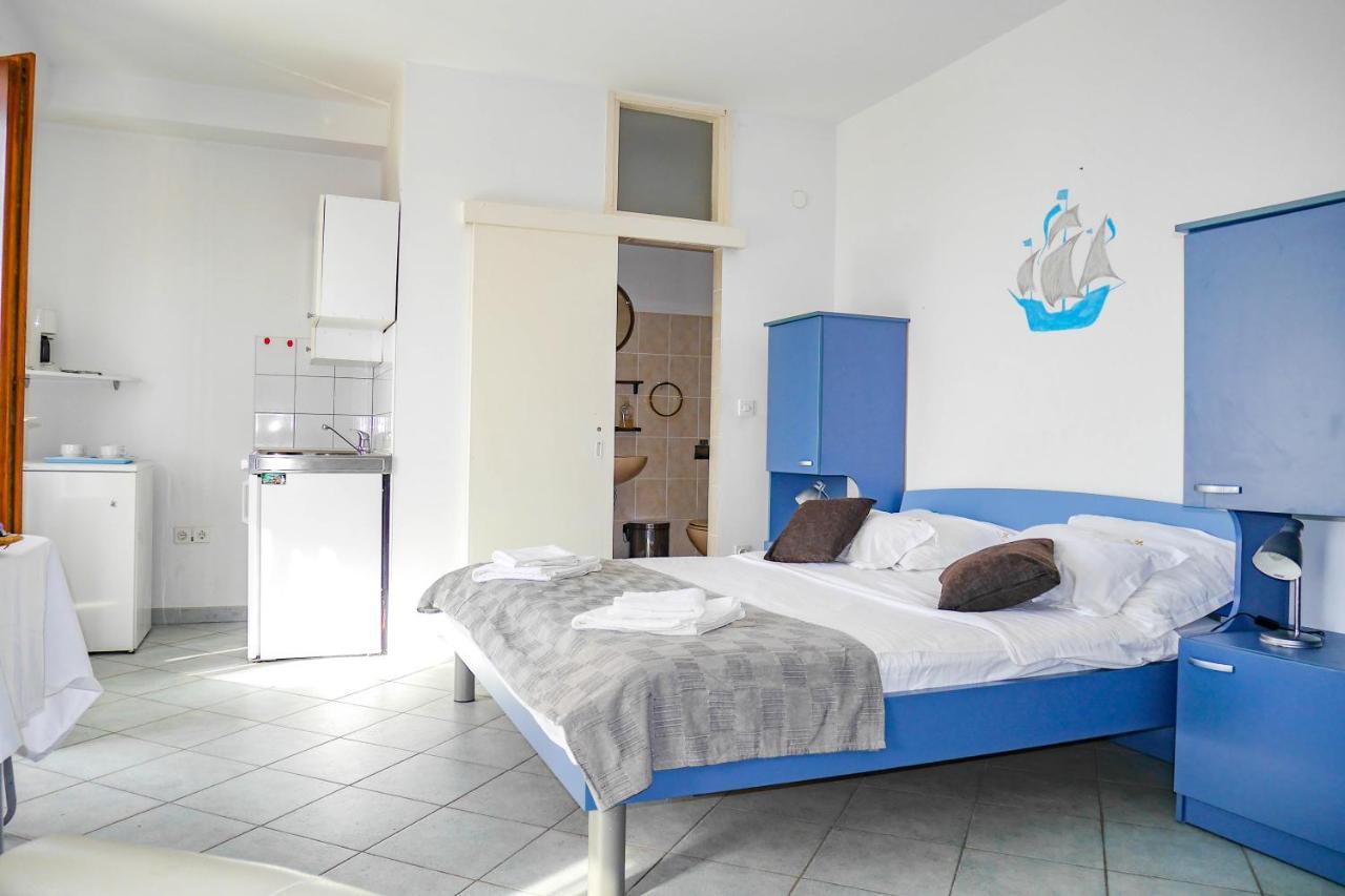 Apartments Beach Dugi Rat Exterior photo